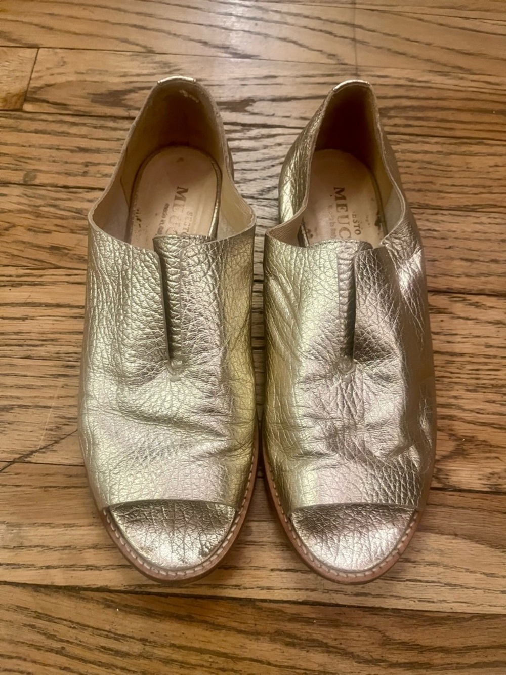 Sesto Meucci gold metallic leather flat sandals